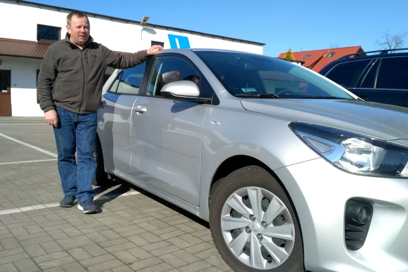 Stanisław Bąkowski – instruktor przy ciężarówce MAN